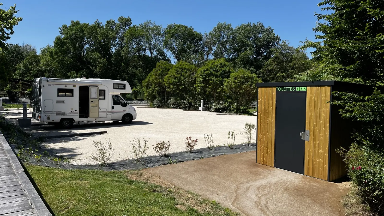 ESVRES-aire de camping-car (2)