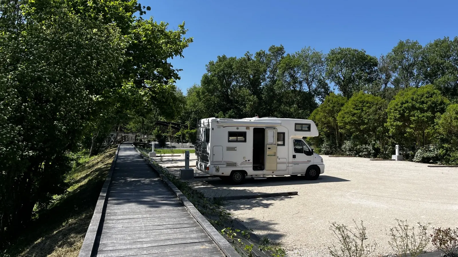 ESVRES-aire de camping-car (3)