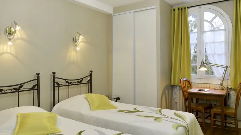 HOTEL RESTAURANT MANOIR DE LA GIRAUDIERE CHINON CHAMBRE A 2 LITS 24
