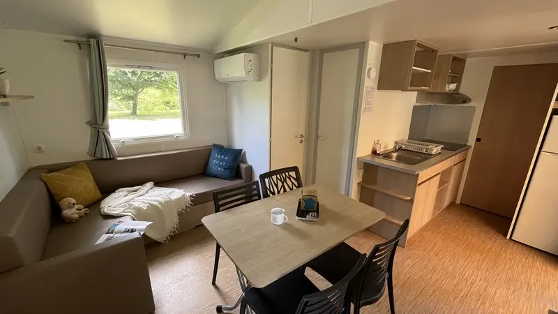 Intérieur du mobil-home confort ©Aquadis Loisirs