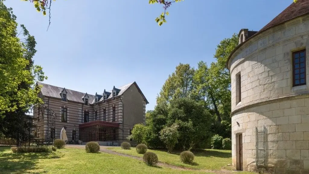 NOYANT DE TOURAINE- CHATEAU DE BROU-La Villa
