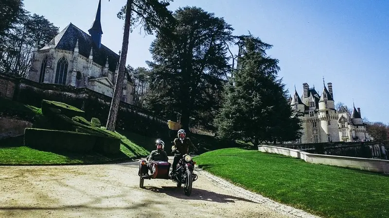Retro-tour-Chateaux-de-la-Loire-CreditRetro-tour--5-