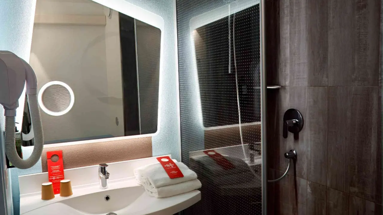 SALLE DE DOUCHE