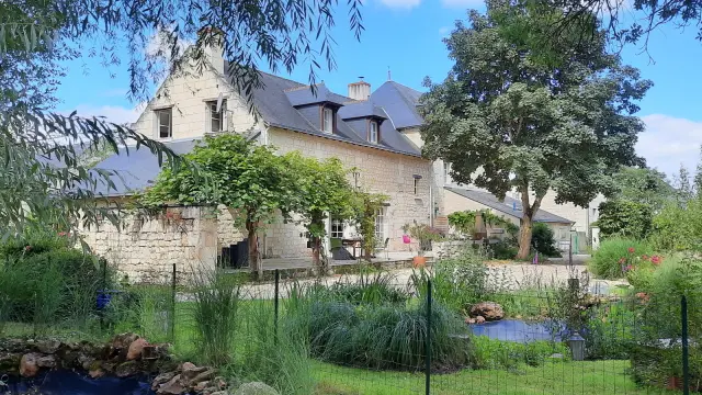 SAVIGNY EN VERON- Chambre d'hôtes - La magnanerie (3)