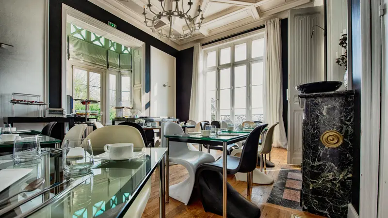 Salle petit dejeuner Art Hôtel - Rochecorbon
