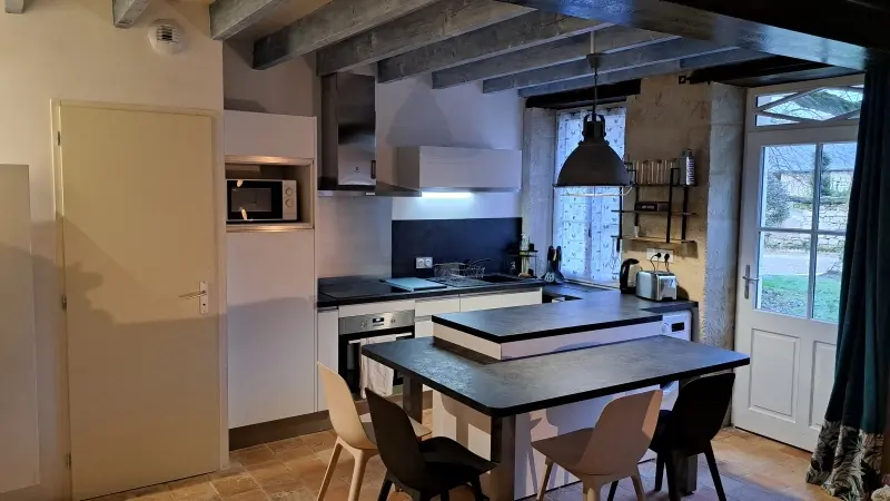Savigny en véron-GITE-La Magnanerie-2 Cuisine aménagée