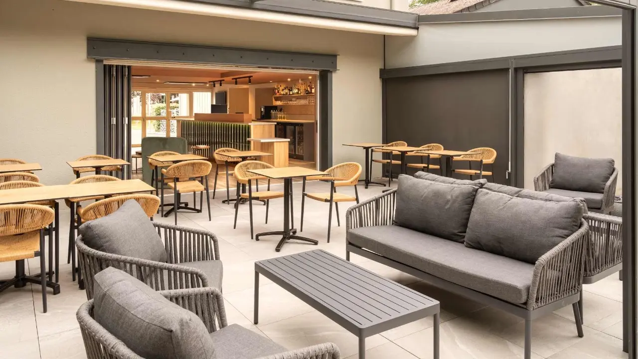 Terrasse piscine Sure Hotel by Best Western Tours Sud