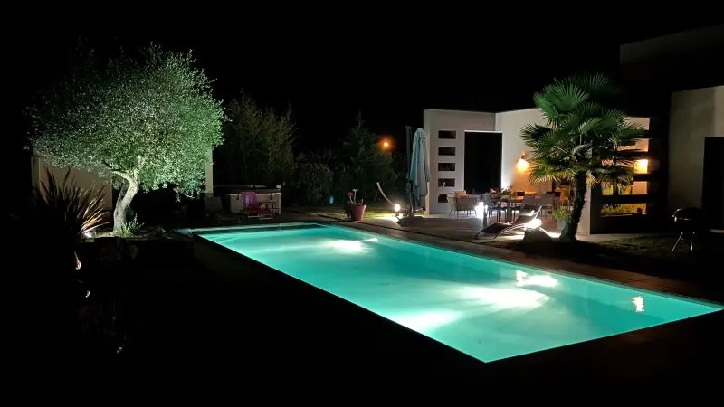 Gite Villa Lys Amboise-piscine extérieure nuit