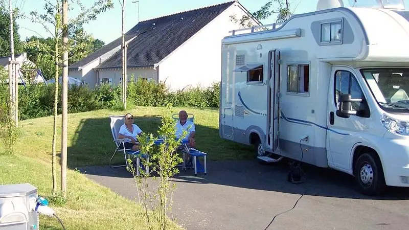 Aire de services du lac Mousseau - Stationnement camping-car à Avoine.