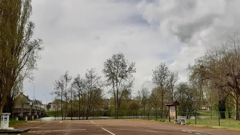 Aire de camping-car - Stationnement & services - Reignac-sur-Indre