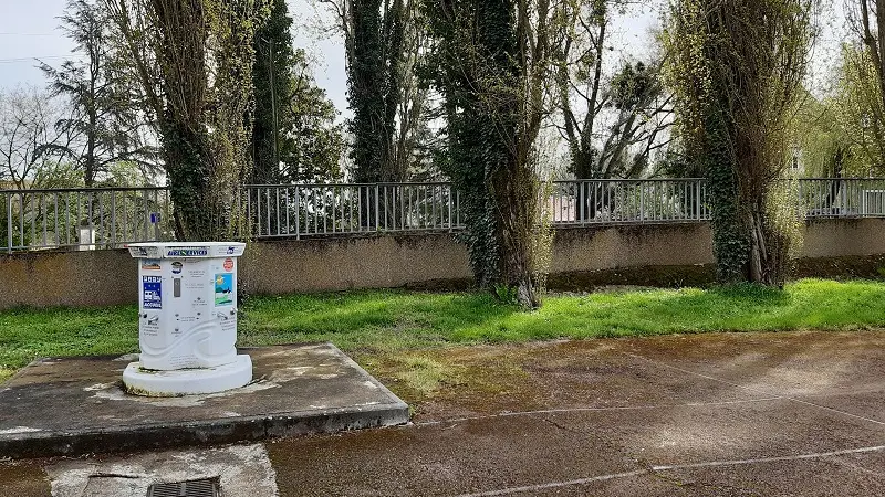 Aire de camping-car - Stationnement & services - Reignac-sur-Indre