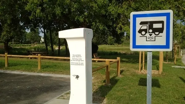 airedecampingcarechandon-manthelan-valdeloire1