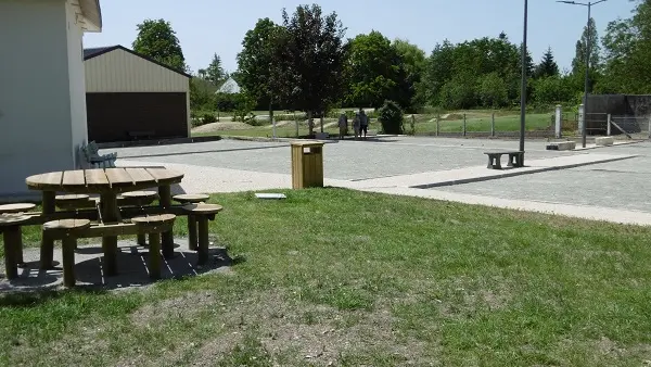 airedecampingcarechandon-manthelan-valdeloire3