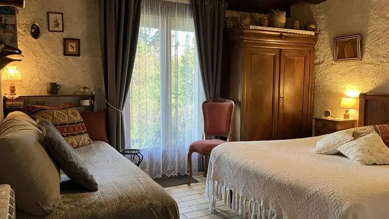 chambre 3 avec terrasse couverte sur le jardin