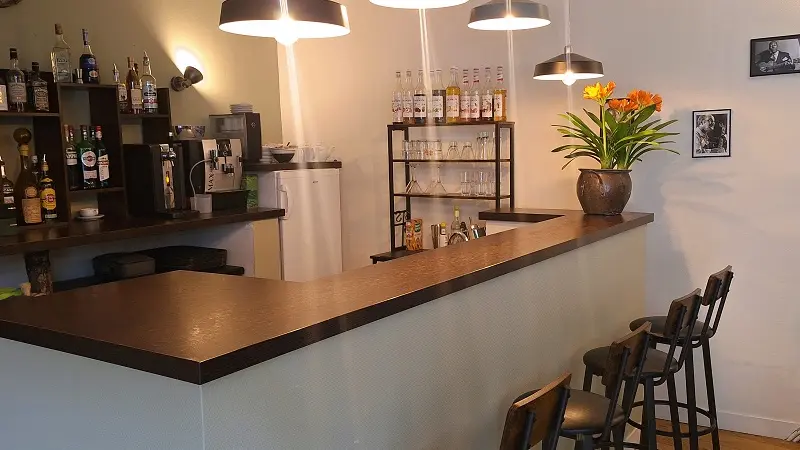 Le Clos aux Roses, côté bar, à Chédigny.