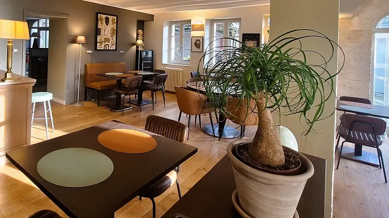 Restaurant Le Clos aux Roses - Chédigny, Val de Loire, France.