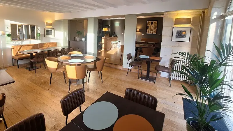 Restaurant Le Clos aux Roses - Chédigny, Val de Loire, France.