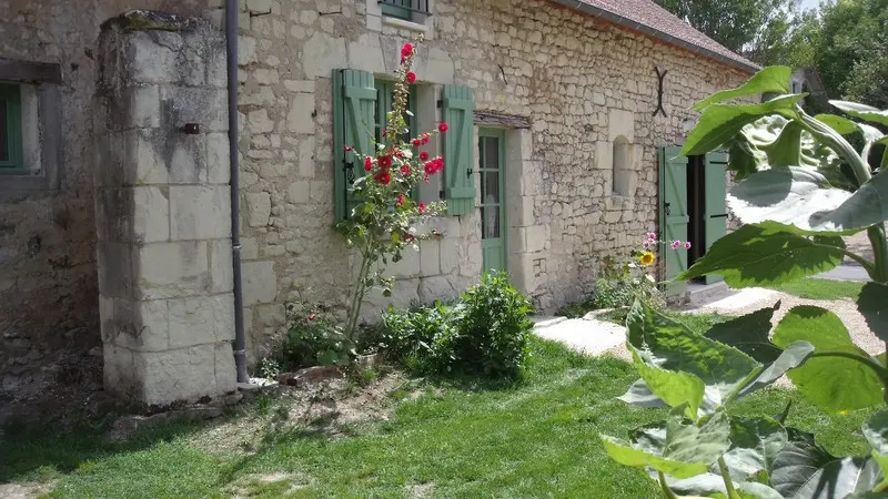 exterieur2-lavieillemaisonauxoiseaux-chambon-valdeloire