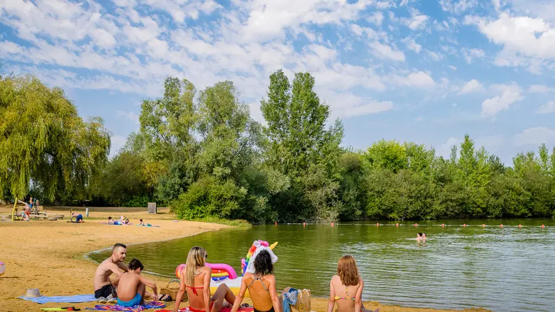 Lac d'Hommes - Plage et baignade