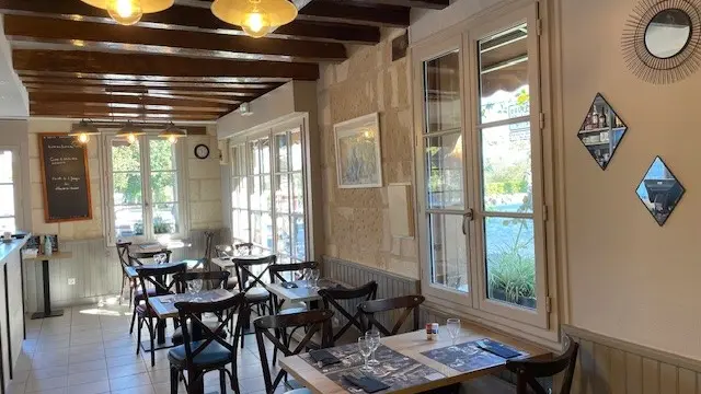 Brasserie Le Colombien, à Villandry. Val de Loire, France.
