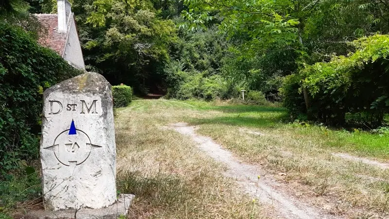Borne des chemins de Saint-Martin - Randonnée de Saint-Ouen-les-Vignes