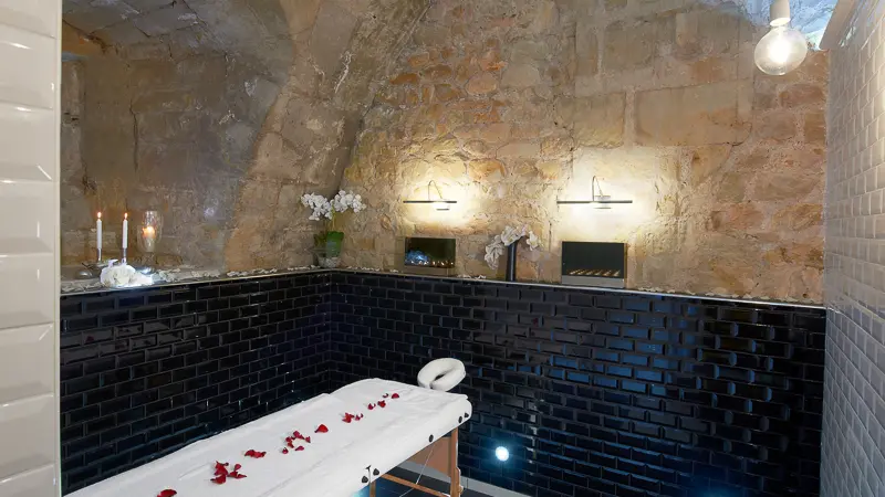 Espace détente spa Art Hôtel à Rochecorbon