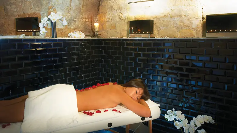 Espace détente spa Art Hôtel à Rochecorbon