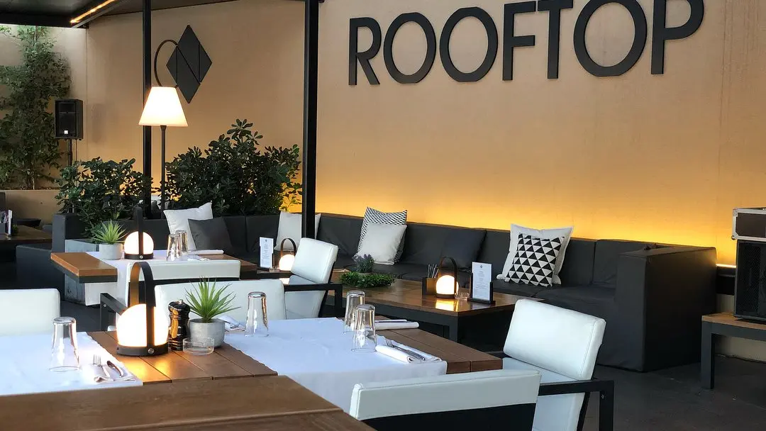 centre nautique-restaurant-portdeplaisance-bonifacio_rooftop