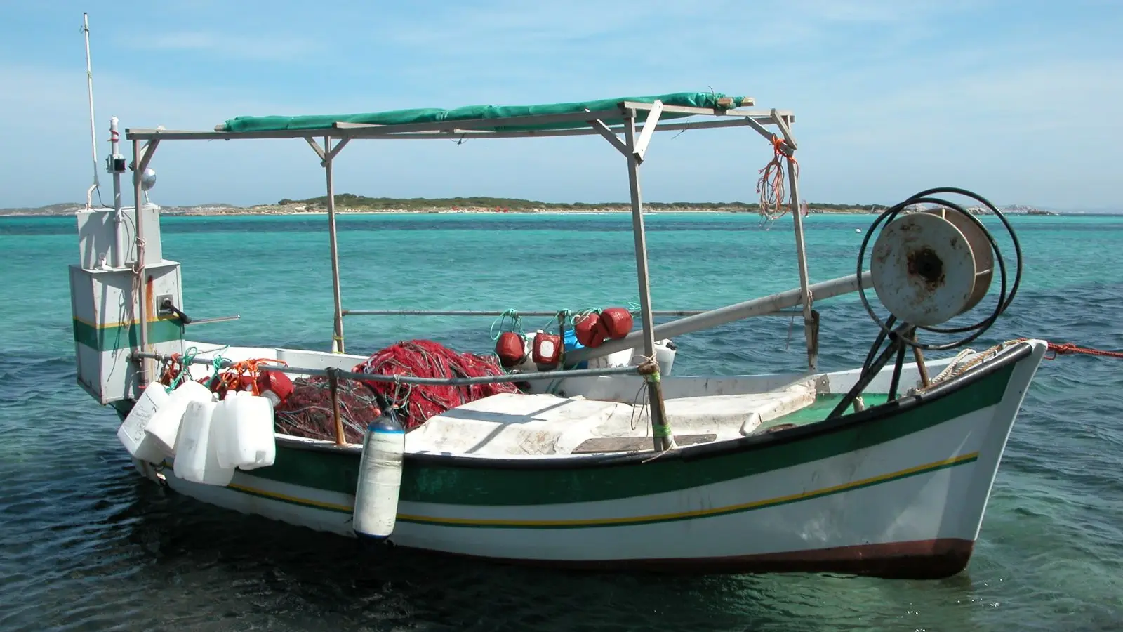 5-piantarela_plage_bateau_peche_bonifacio