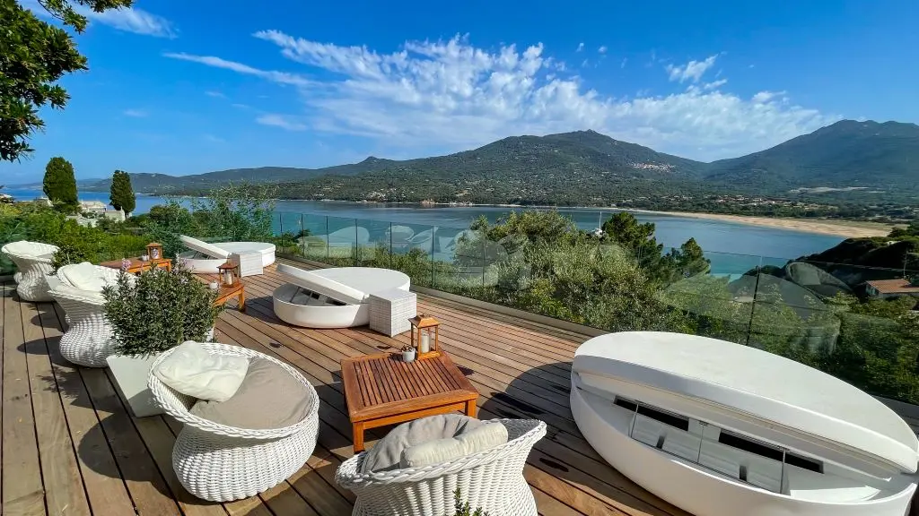 LA TERRASSE