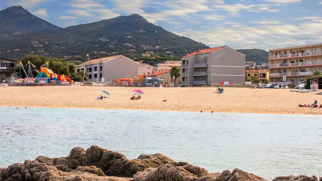 BEACH HOTEL