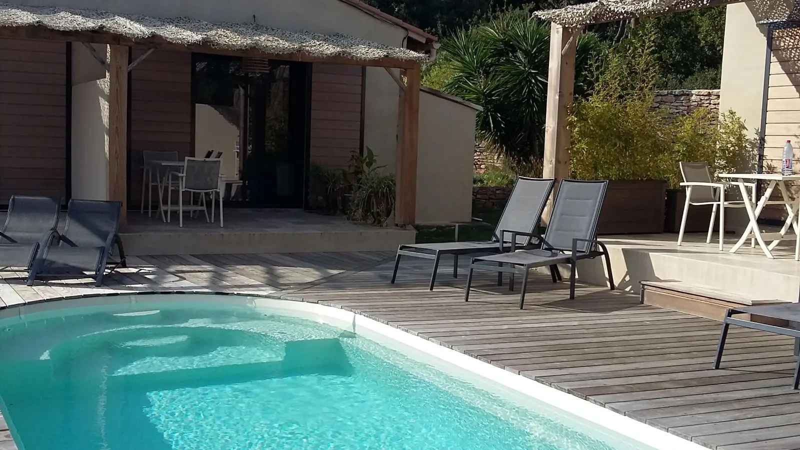 Songedete-residence_location-studios-bonifacio-piscine