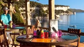 Hôtel-en-bord-de-mer-Bonifacio _u capu biancu_terrasse_vue