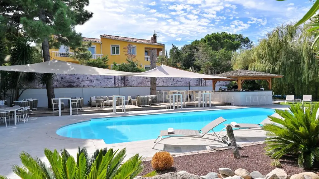 A CENA - PISCINE - DE JOUR (3)