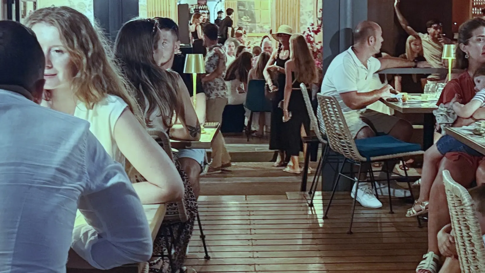 terrasse_la_nuit_Albatros_bonifacio