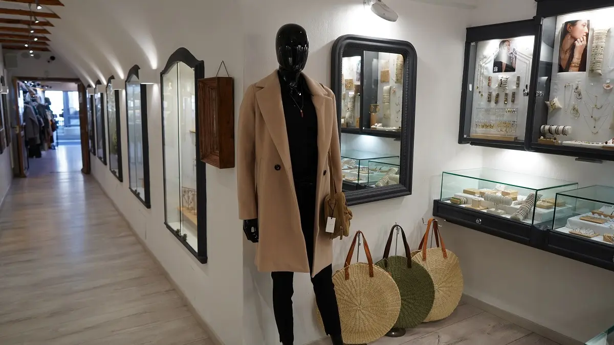 Boutique-monbijoux-vetement-marine-corsica-Bonifacio.jpg