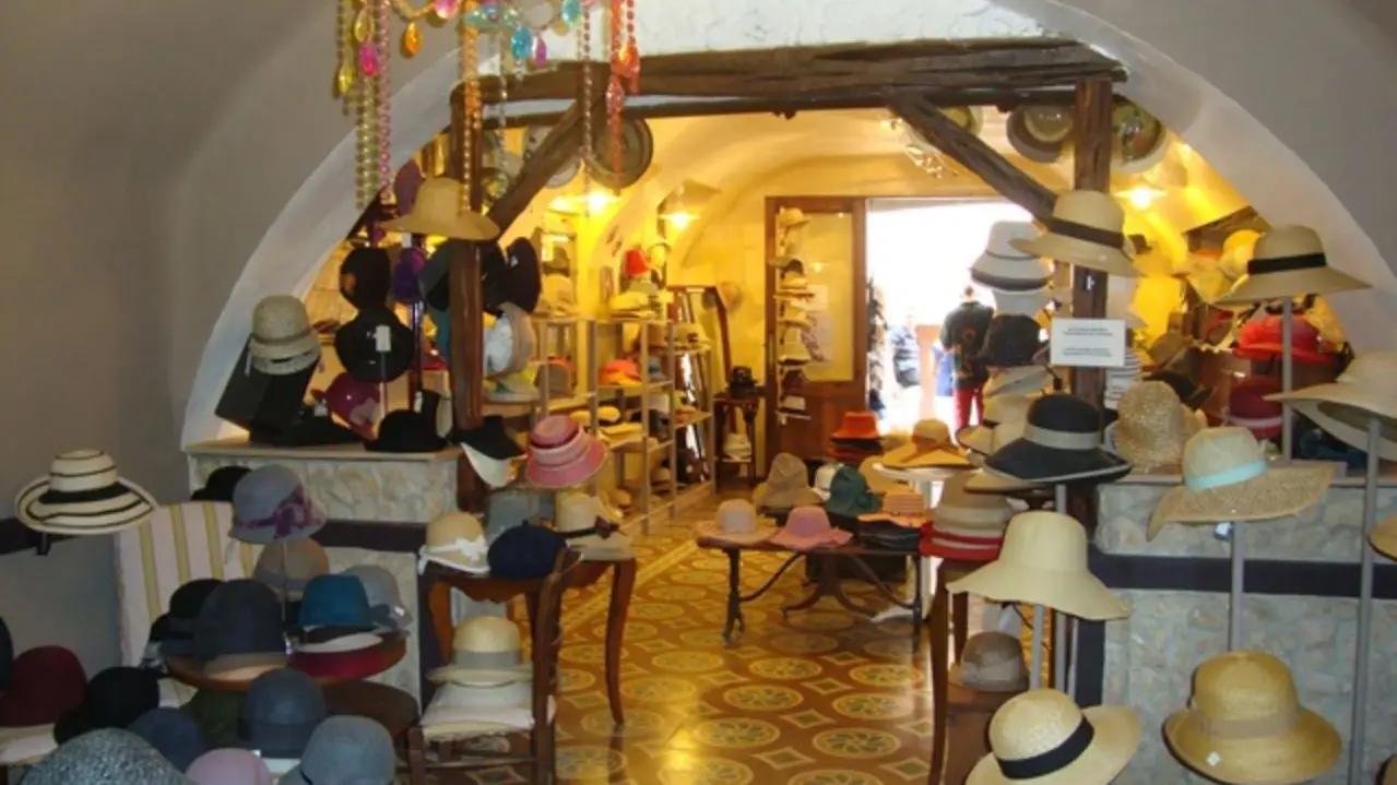 boutique_chapeaux_chapellerie_CHAPO'THE_bonifacio_citadelle