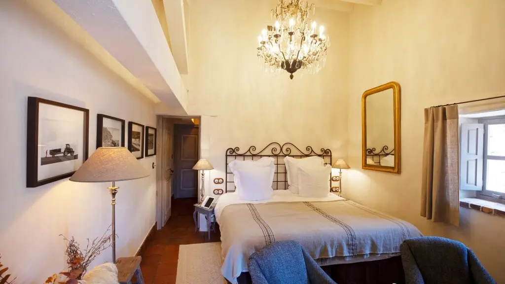 Hotel de la Ferme_chambre Petra Nera_Domaine de Murtoli
