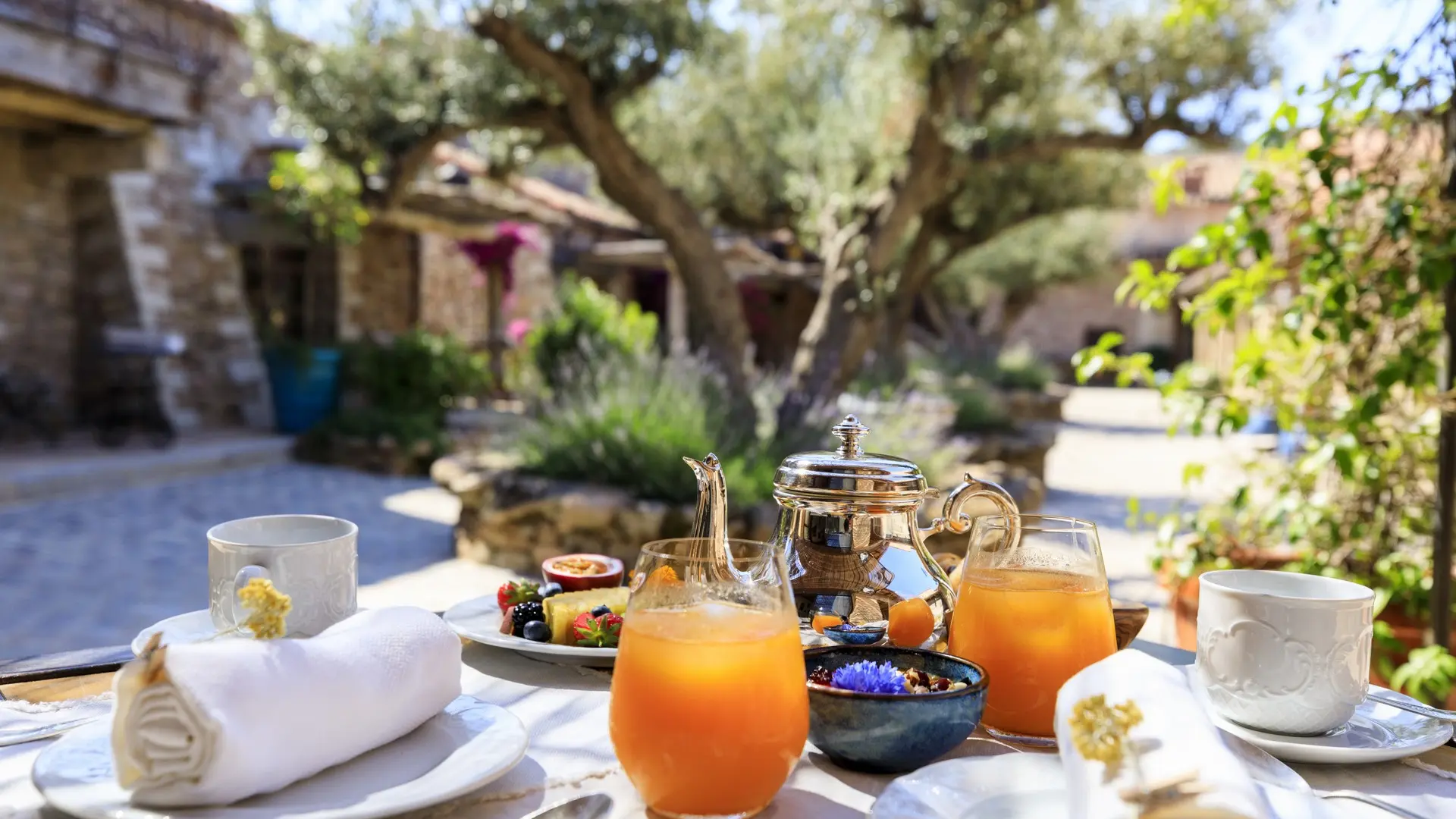 Hotel de la Ferme_Petit Déjeuner Cour intérieure_Domaine de Murtoli