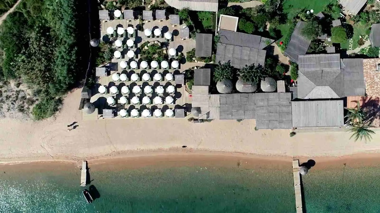 bonifacio_restaurant_maora beach_plage_vue_aerienne