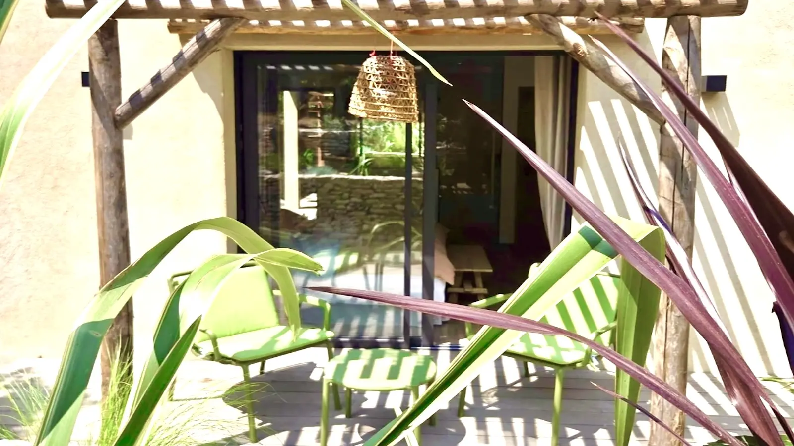 Chambre d'hotes -Maison Mahana-vue  terasse chambre