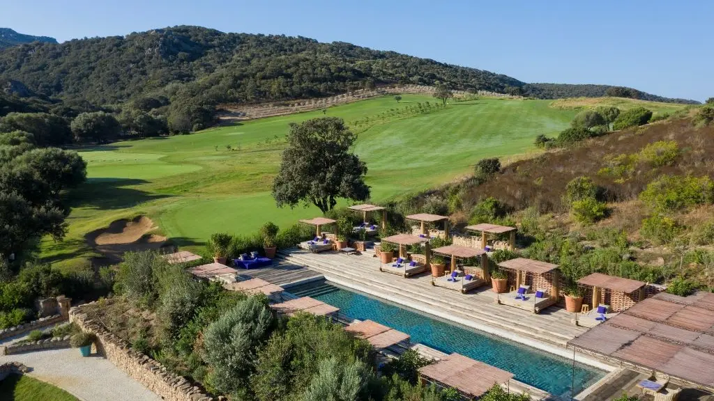 Hotel de la Ferme_Piscine vue aérienne_Domaine de Murtoli