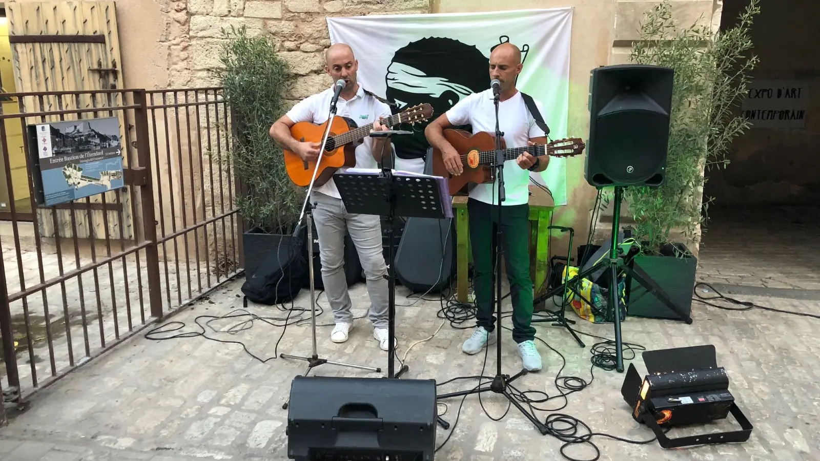 bonifacio_haute ville_restaurant_auberge corse_chanteurs