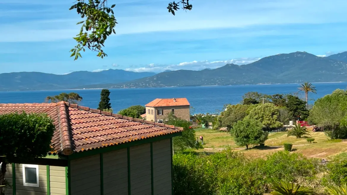 LA VALLEE LOCATIONS