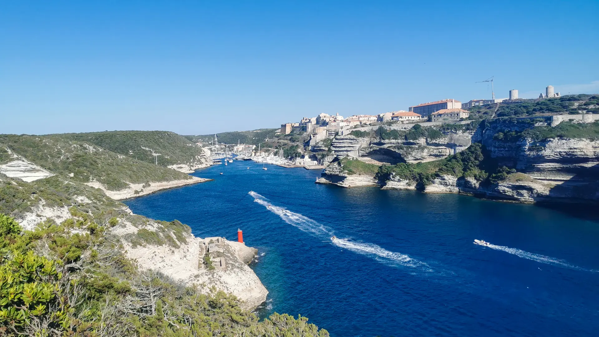 Location de jet ski et randonnées Extrême Sud Jet vue