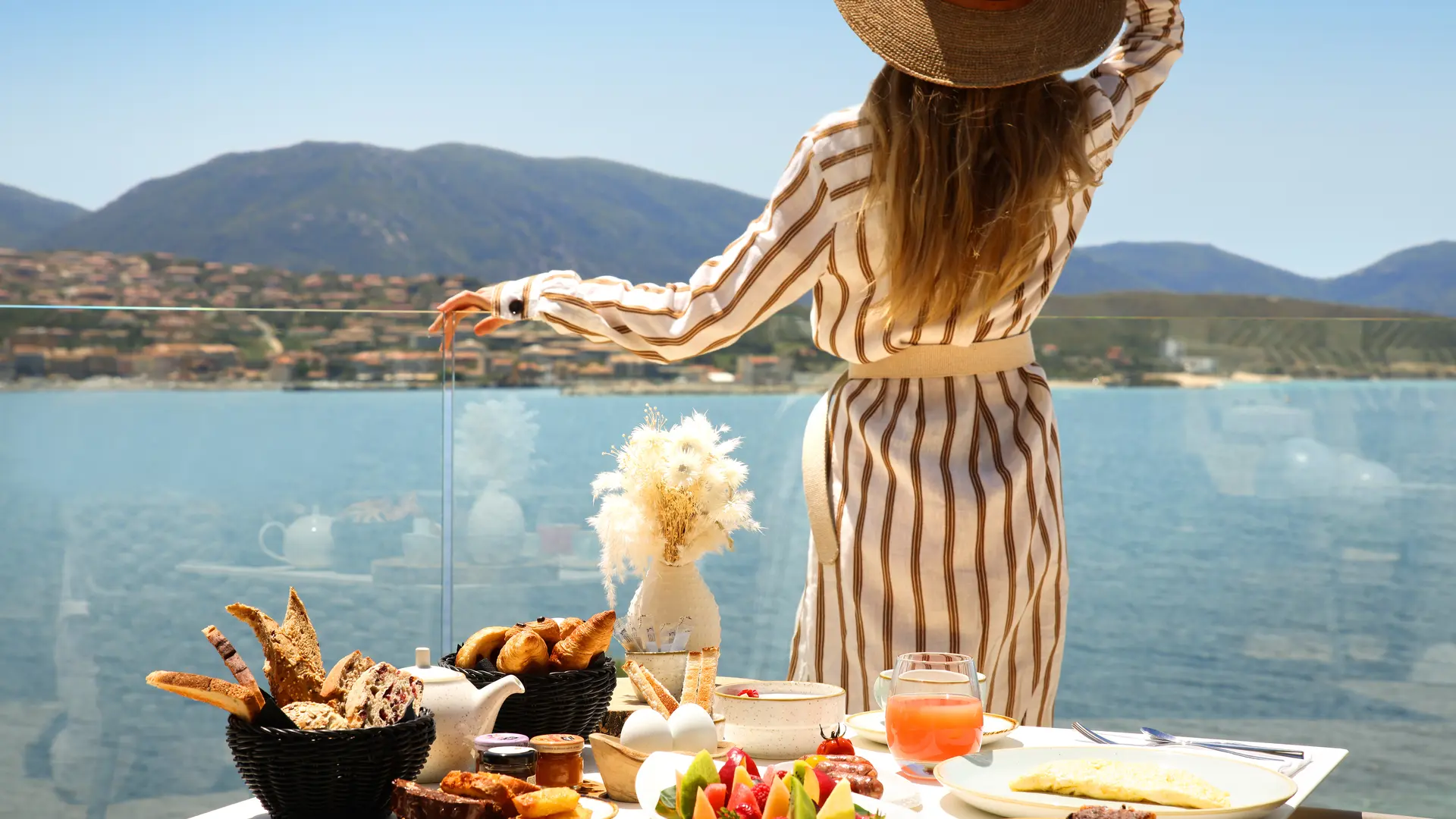 Terrasse petit déjeuner
