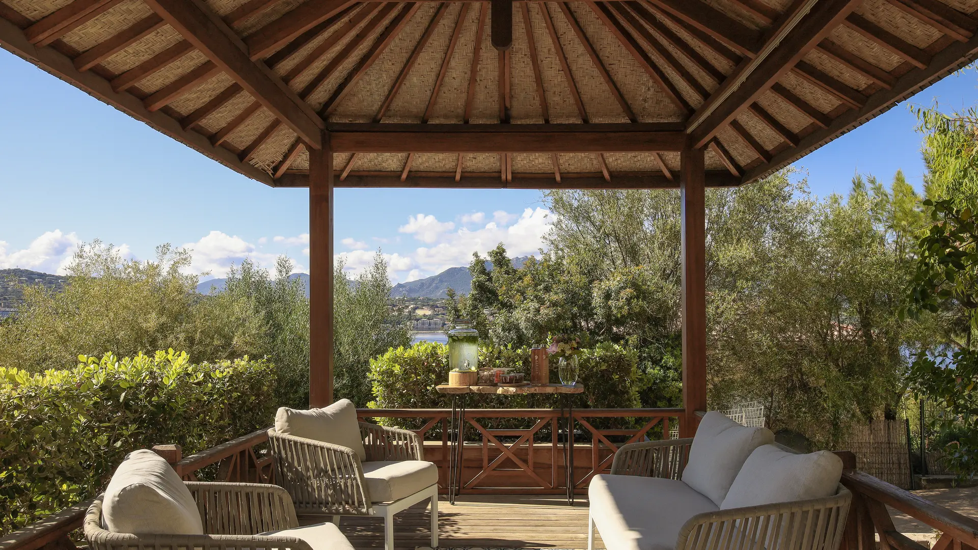 Spa by Clarins - gazebo