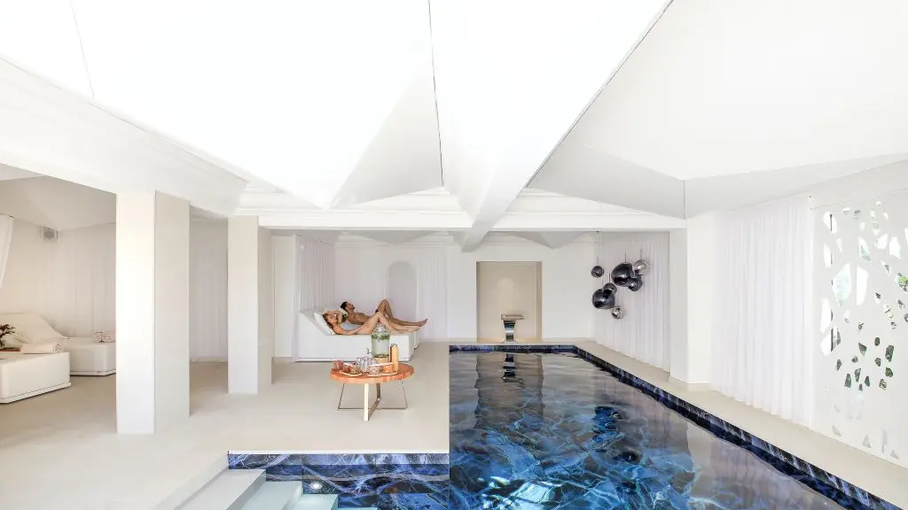 Spa by Clarins - piscine chauffée