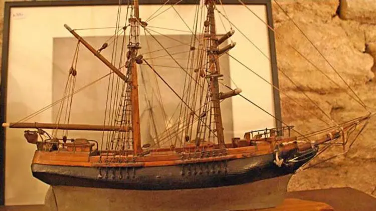 antiquaire_mer et decouvertes_maquette_bateau_bonifacio