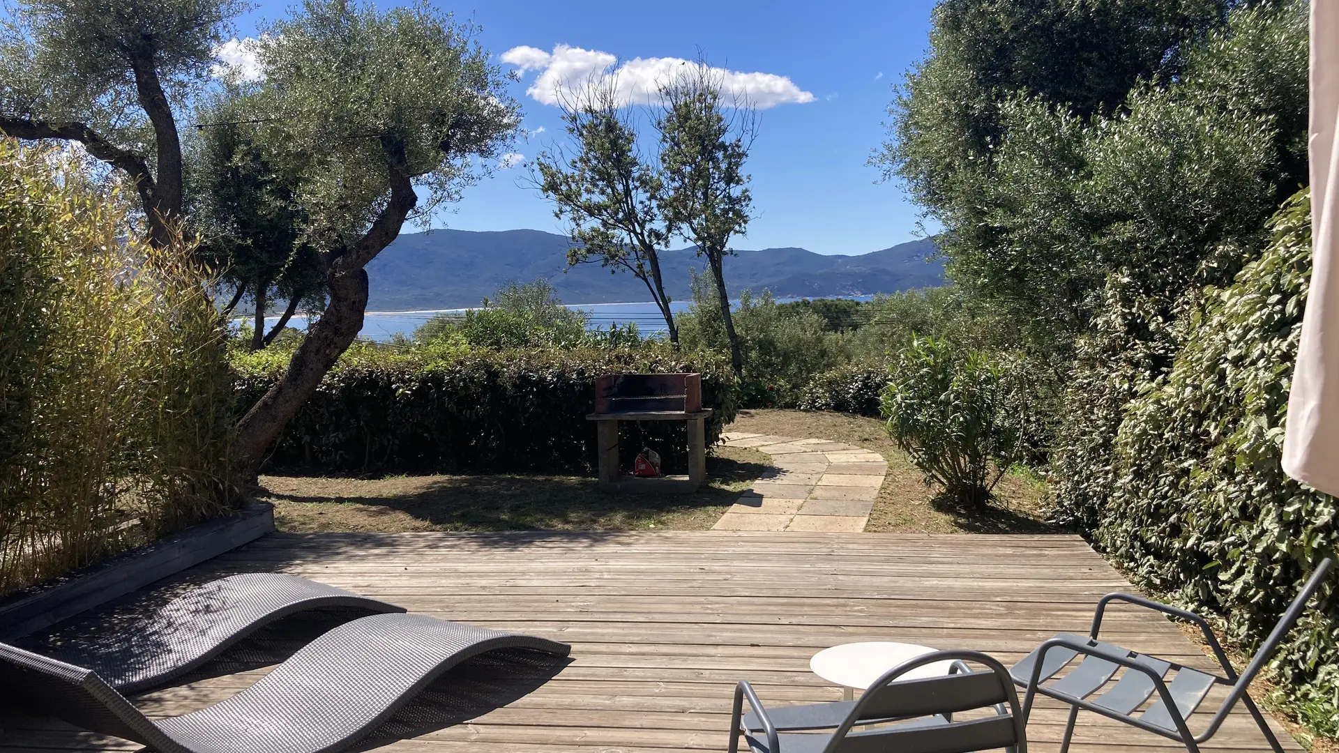 MINI-VILLA Loriu - Terrasse vue